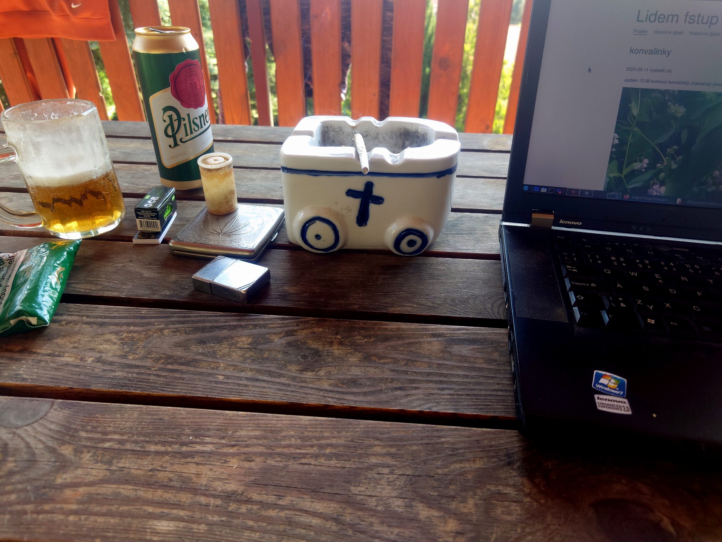 pivo brko popelník