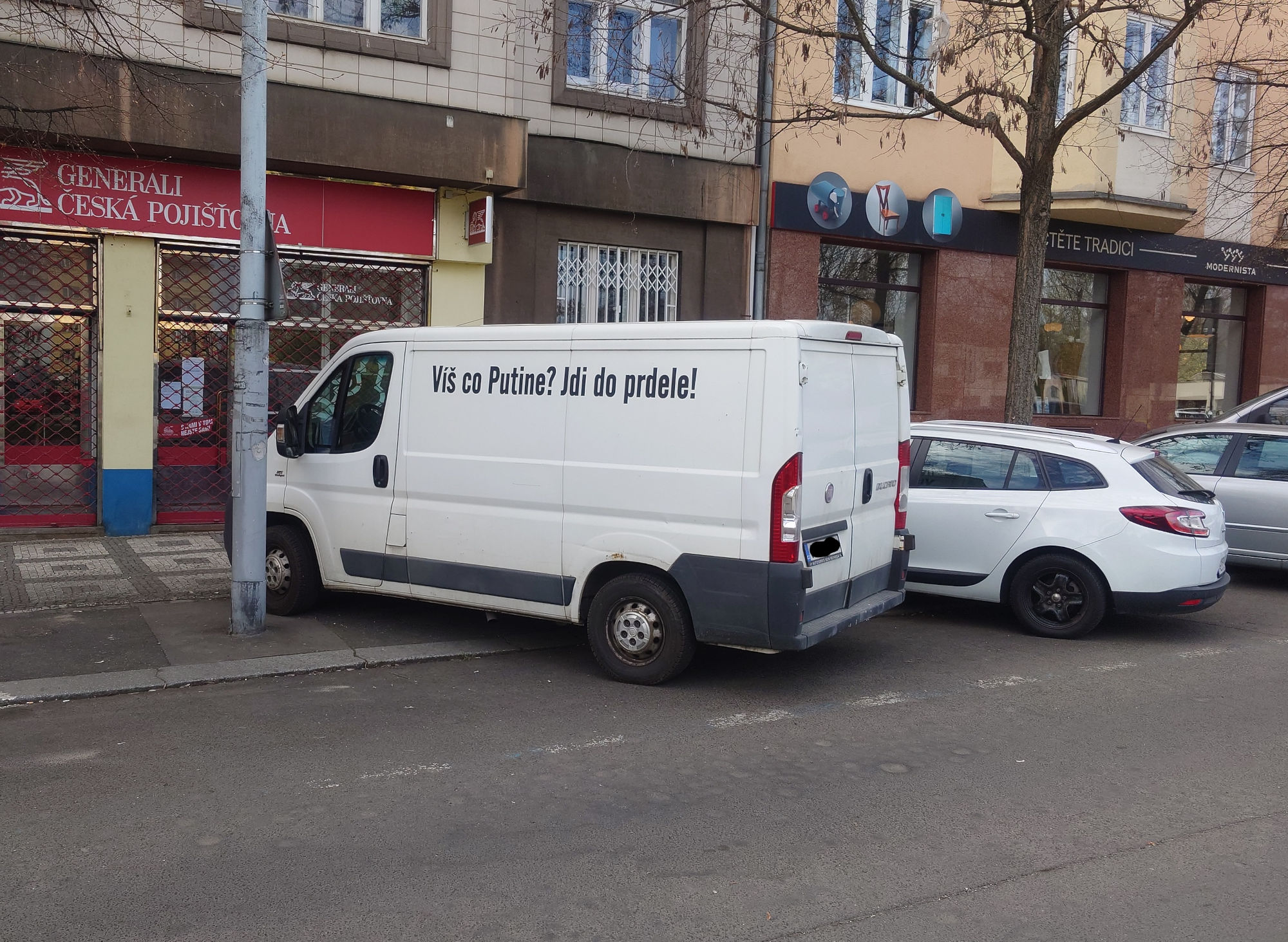 víš co?