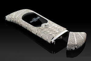 Stříbrnou pozici žebříčku zaujímá telefon GoldVish le Milion, jehož cena je také 1,3 milionu dolarů (23,4 milionu korun). Navrhl ho Emmanuel Gueit a jedinečnost tohoto přístroje spočívá v jeho neobvyklém tvaru, díky němuž byl roku 2008 zapsán do Guinessovy knihy rekordů. Chloubou telefonu jsou diamanty VVS1 (mikroskopicky vadné) a 18ti karátové bílé zlato. Tento mobil je k dispozici pouze na objednávku. 