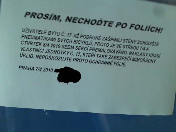 Varov�n� v bar�ku