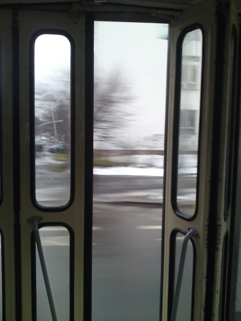 Tramvaj s otev�enejma dve�ma